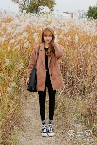 冬季必备的羊毛外套款式如果随意搭配也很苗条。