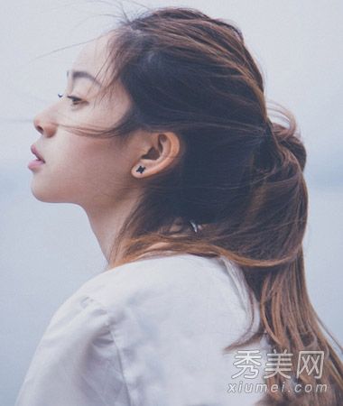 长发马尾辫如何搭配最清新简单的发型超级显气质