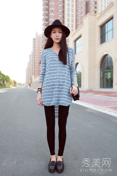 长针织衫搭配打底裤，消除秋冬浮肿感