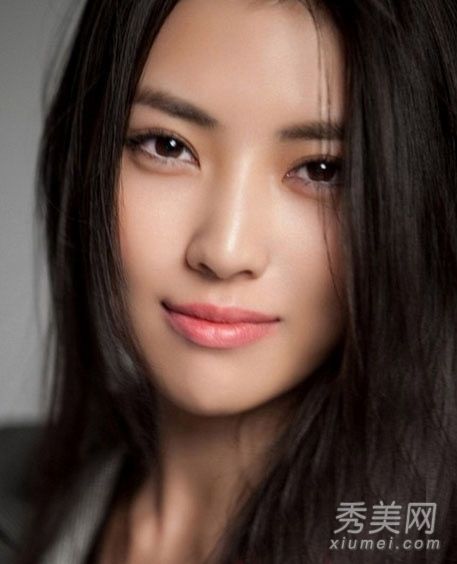 女孩有什么发型?经典的长直发,美丽动人