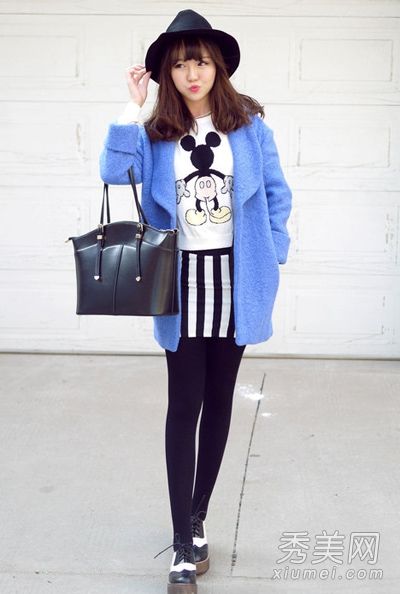 羊毛衫和漂亮的裙子很容易穿上优雅的气质