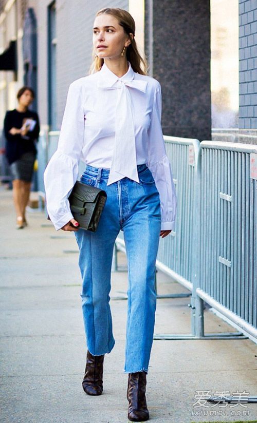 白衬衫,浅蓝色衬衫,今年夏天你一定要两件。