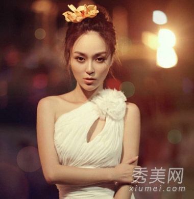 随着年龄的减少，最新流行的韩式发型充满女人味。