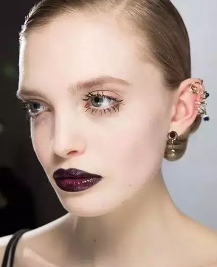 2016秋冬时装周的“浆果唇”又来了！