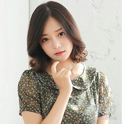 最新韩版时尚烫发发型,精致而女性化