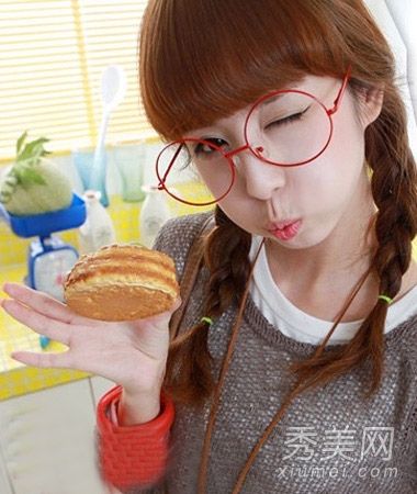 甜美女孩必须在春天学习韩国长发扎法