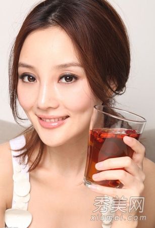 冬天你吃什么美白？DIY4果汁保湿美白