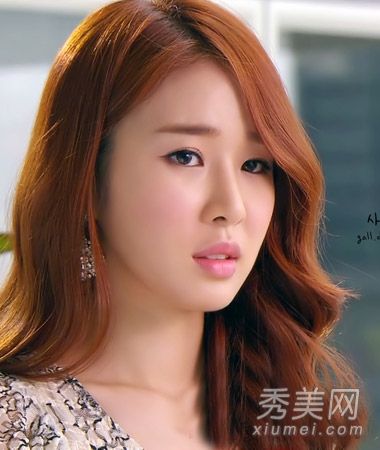 今年流行的好看烫发图片空空气卷发时尚魅力