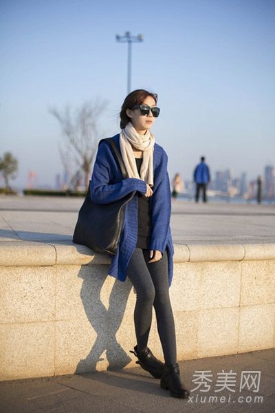 宝石蓝色秋冬季连衣裙，彰显高贵气质