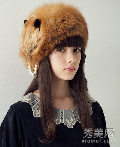 在春天，新鲜的小发型很受欢迎，简单的气质很受欢迎。