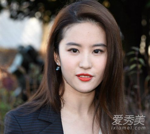 卸妆前后,所有的女演员都比较谁漂亮谁丑。