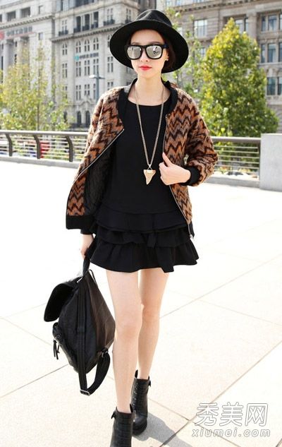 在初冬,配有裙子或裤子的棒球服是多变而俏皮的。