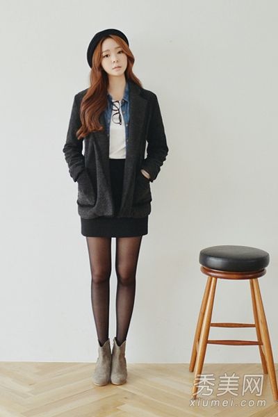 韩牛在秋天必须穿马裤。各种各样的外套都很容易搭配。