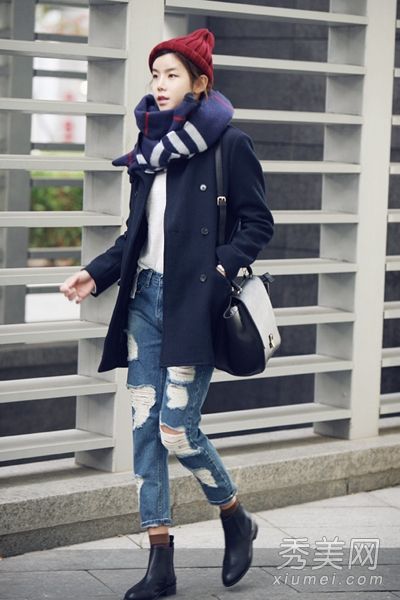 冬至穿粗花呢外套和打底裤很时尚。