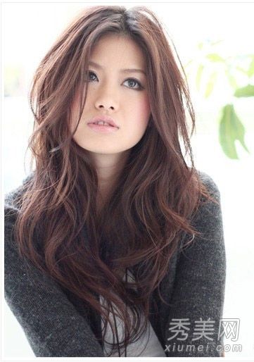 春夏蓬松卷发款式变化时尚造型很简单