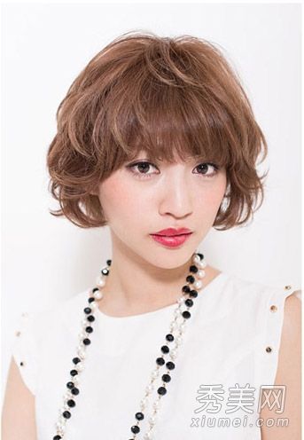 2014年你想穿什么样的发型?16短卷发非常流行。