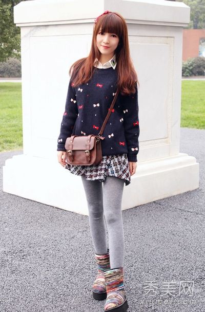 高领毛衣搭配裙装学院风格非常甜美