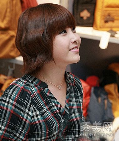 短发控制需要9种烫发方式。年龄降低是最受欢迎的