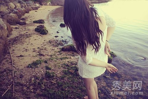 你春天穿什么发型？长发和腰是最动人的。