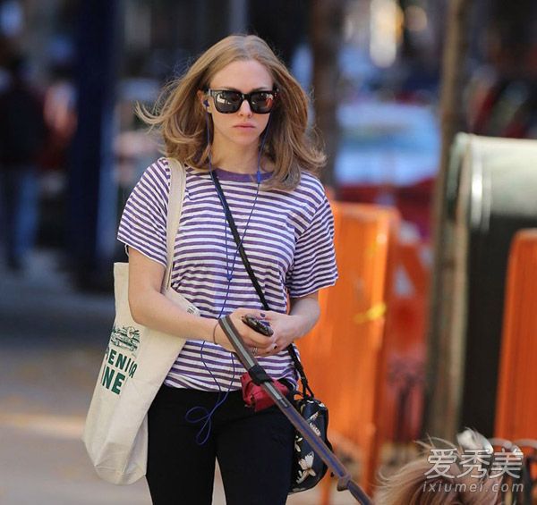 夏天在街上戴太阳镜会让你一时变得时髦。