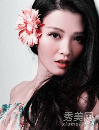 侧卷发:2014春夏范的新时尚