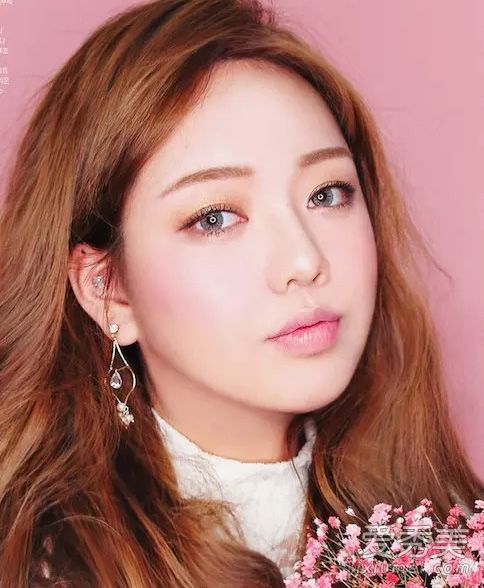 当春天温暖，鲜花盛开时，换上浪漫的“春装”去远足。