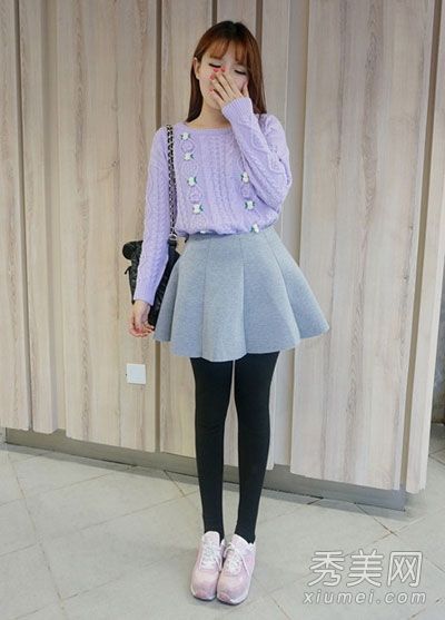 短裙高领毛衣是最引人注目的秋装