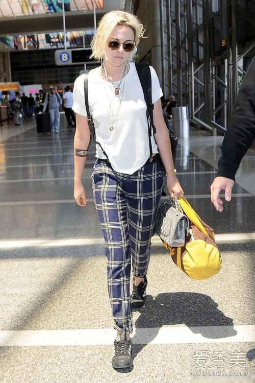 纯色t恤经典欧美街头拍手