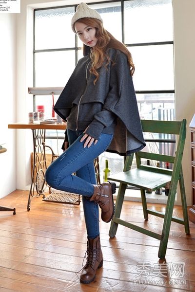 一个矮个子女孩必须穿夹克。韩凡的气质很高。