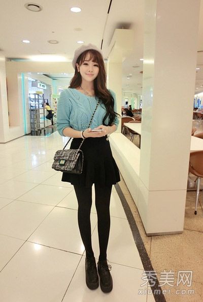 如何搭配复古迷人的套衫和裙子