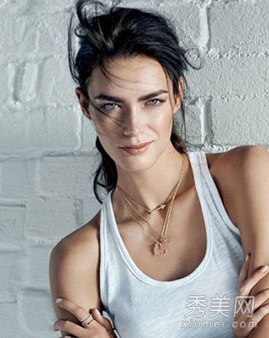 超级清爽的马尾辫扎法长发女孩必须在春夏学习。