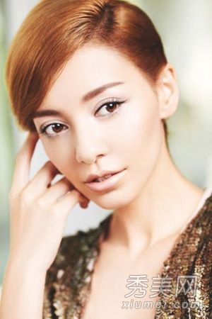 秋冬季节的干燥图形化妆技术告别脱妆