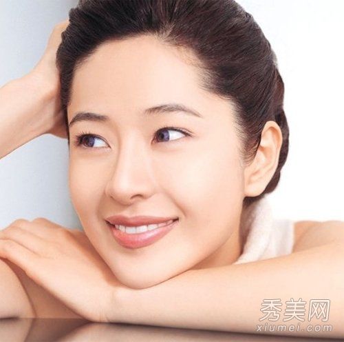 如何在寒冷的冬天用红色的鼻子和脸保护皮肤