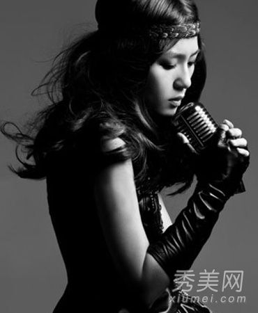 周笔畅刘师师的“撞脸”潮妆形如姐妹花