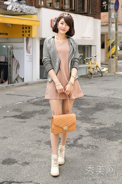 最受欢迎的韩式长袖连衣裙彰显气质。