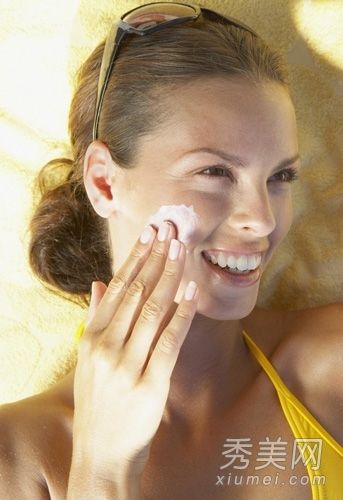 加速衰老的八种“自杀”护肤方法