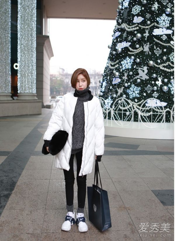 2017年穿白色羽绒服配什么白色短羽绒服