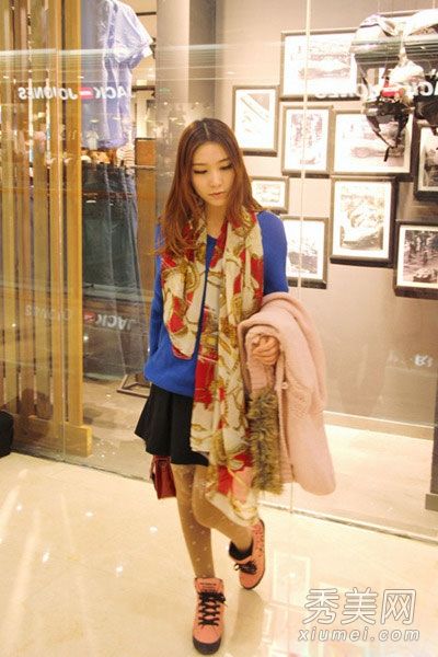 针织毛衣搭配围巾舒适保暖又时尚