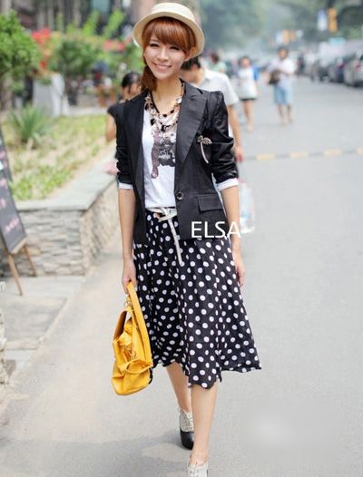 网络名人走上街头时充满了气质。