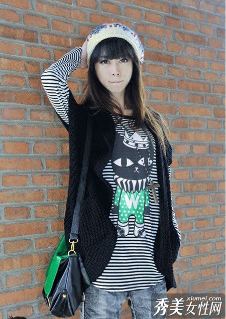 小外套+卡通t恤可爱酷女很时尚