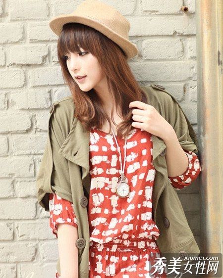 可爱可爱的女孩清新当季流行秋装搭配