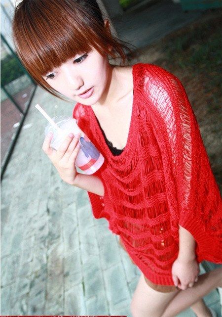 可爱的芝麻豆在秋天晒太阳。新产品引人注目