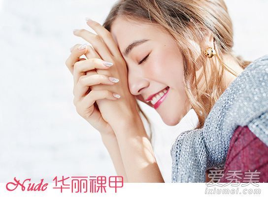 学会打造4种时尚的美甲风格，简单华丽，随你喜欢。