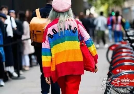 今年秋天流行的毛衣款式是最先进的!