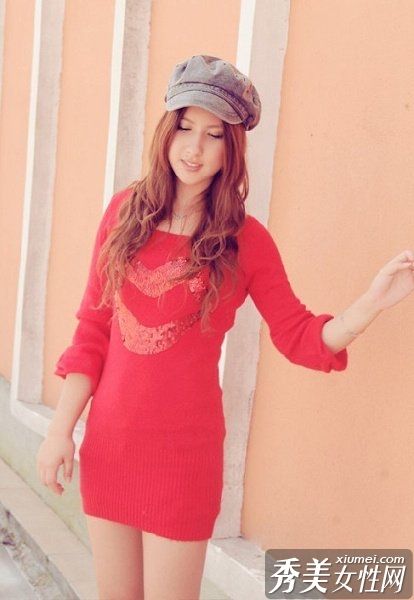 混血儿女孩的时尚感既甜美又复杂