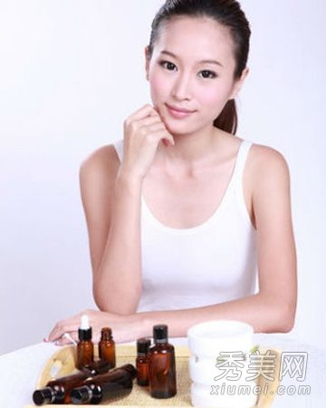 抗痤疮精油:教你使用精油消炎和消除痤疮。