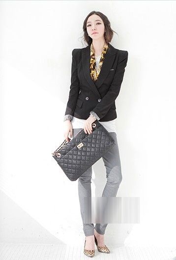 在初秋，OL必须有夹克来散发工作场所的魅力。