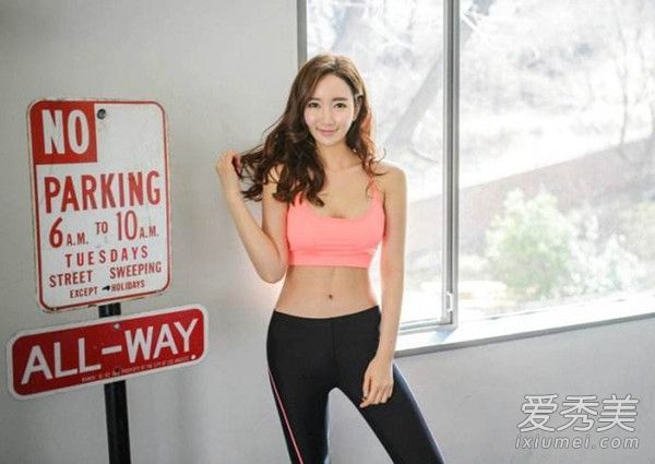 谁说你必须去健身房才能穿它?运动装也可以成为时尚配饰