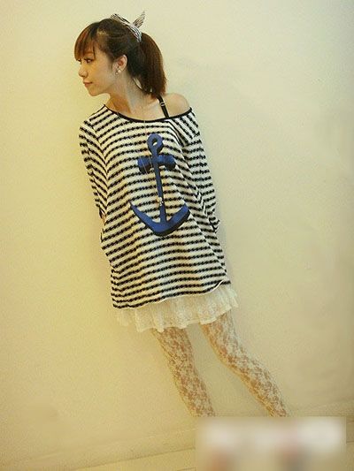 美牛的初秋美人展示了她的身材