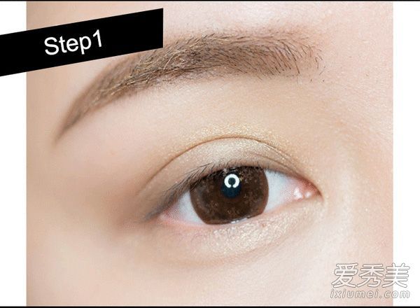 使用眼影的步骤:如何使用眼影使眼睛变大？